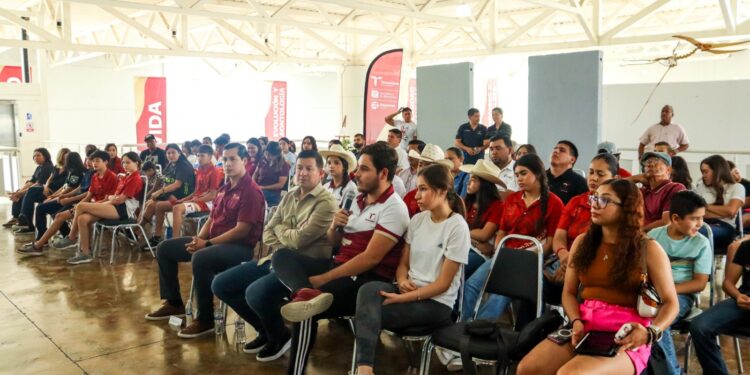 El olímpico Edson Ramírez realiza charla de motivación a atletas tamaulipecos