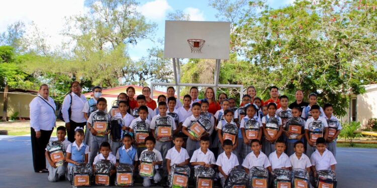 Lleva UAT colecta de útiles escolares para estudiantes del sector rural