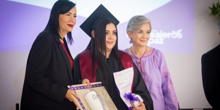 Entrega DIF Tamaulipas nueva generación de profesionales en Terapia Física