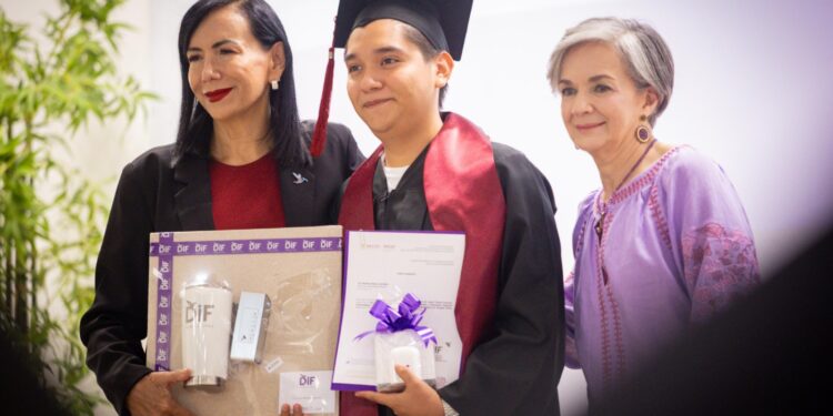 Entrega DIF Tamaulipas nueva generación de profesionales en Terapia Física