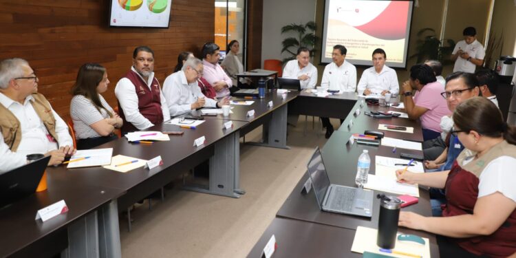 Pide Salud a la población no medicarse y actuar contra el dengue