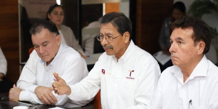 Pide Salud a la población no medicarse y actuar contra el dengue