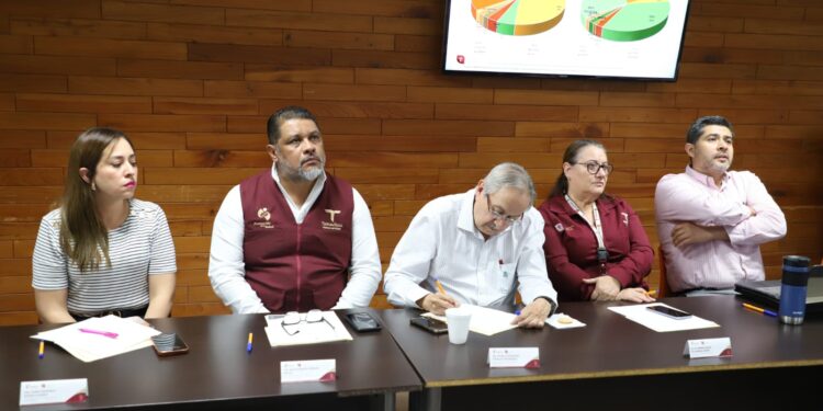 Pide Salud a la población no medicarse y actuar contra el dengue