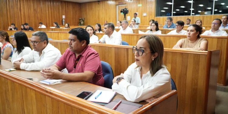 Actualiza la UAT a su personal administrativo en materia de normatividad y rendición de cuentas