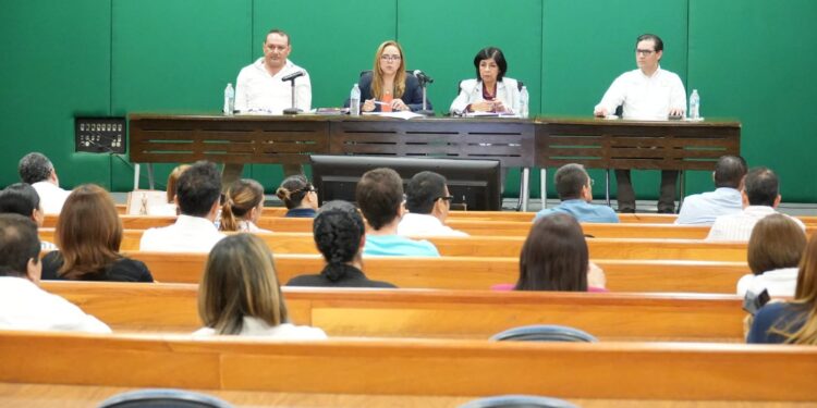 Actualiza la UAT a su personal administrativo en materia de normatividad y rendición de cuentas