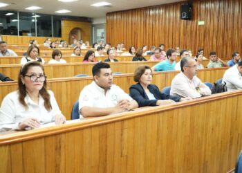 Actualiza la UAT a su personal administrativo en materia de normatividad y rendición de cuentas