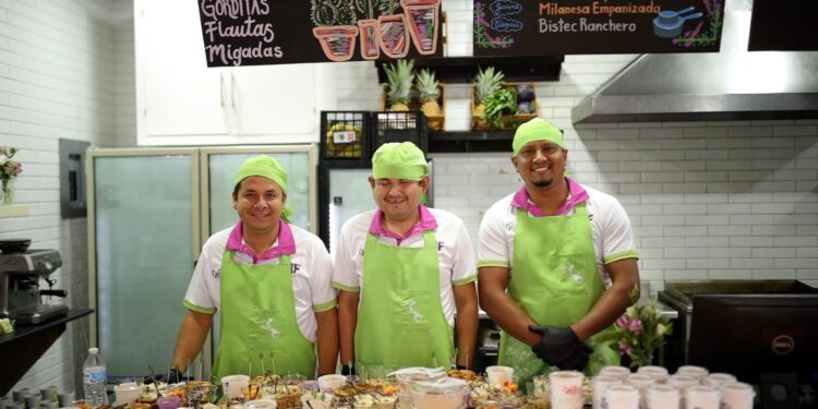 Américo y María abren las puertas de “Disfruta, apapachos a tu salud”, la cafetería del DIF Tamaulipas