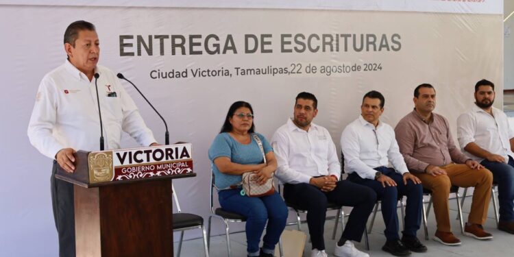 Gobierno de Victoria brinda certeza jurídica patrimonial a 50 familias
