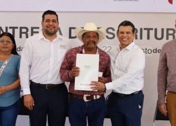 Gobierno de Victoria brinda certeza jurídica patrimonial a 50 familias