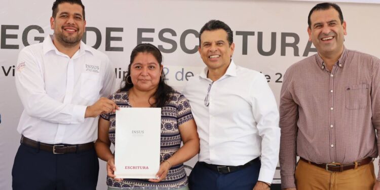 Gobierno de Victoria brinda certeza jurídica patrimonial a 50 familias