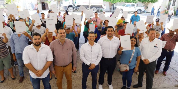 Gobierno de Victoria brinda certeza jurídica patrimonial a 50 familias