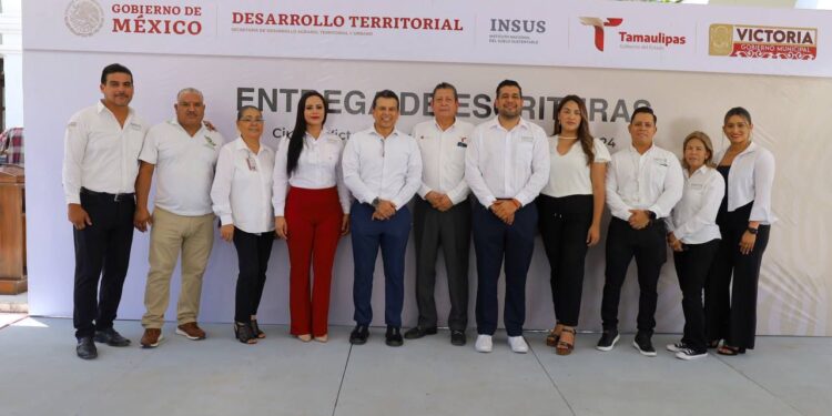 Gobierno de Victoria brinda certeza jurídica patrimonial a 50 familias