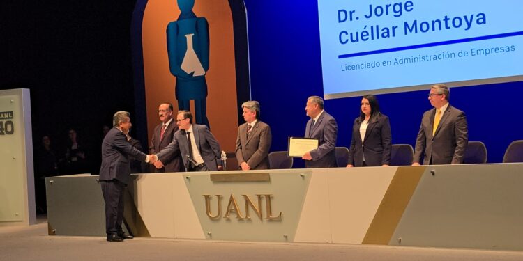 Vocero de Seguridad de Tamaulipas recibe reconocimiento a la excelencia