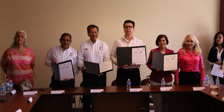 Firman convenio ITM e ICEST para servicio social y prácticas profesionales en beneficio de migrantes