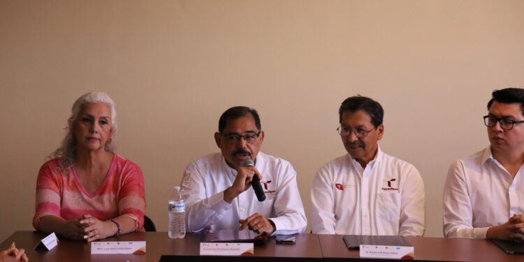 Firman convenio ITM e ICEST para servicio social y prácticas profesionales en beneficio de migrantes