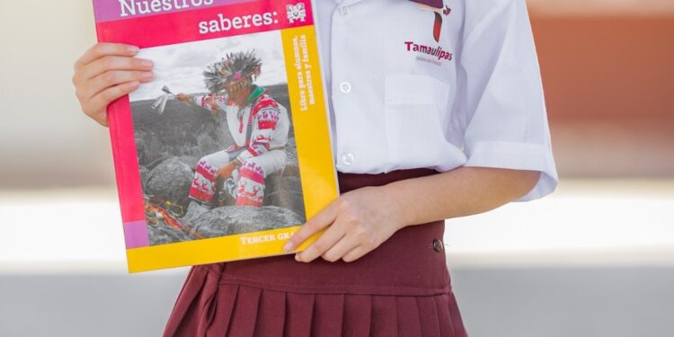 Inaugura Lucía Aimé ciclo escolar 2024-2025 en Mier