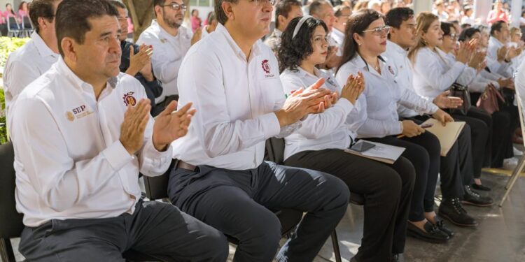 Inaugura Lucía Aimé junto a estudiantes el ciclo escolar de media superior en Tamaulipas