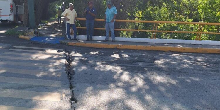 Supervisa Obras Públicas estructura de puentes viales de boulevares de la ciudad