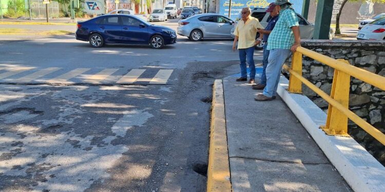 Supervisa Obras Públicas estructura de puentes viales de boulevares de la ciudad