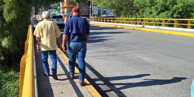 Supervisa Obras Públicas estructura de puentes viales de boulevares de la ciudad