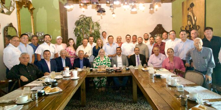 Se reúne Adriana Lozano con la Unión de Comerciantes y Empresarios del Noreste