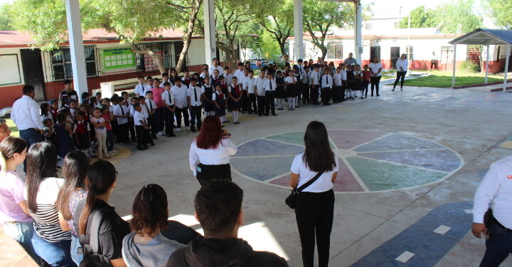 Entrega la UAT material escolar a estudiantes de primaria en Río Bravo