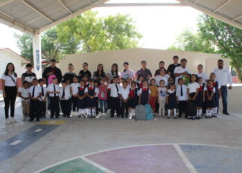 Entrega la UAT material escolar a estudiantes de primaria en Río Bravo