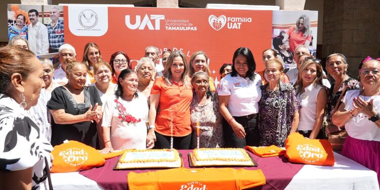Festeja UAT al club universitario Edad de Oro en el Día de los Abuelitos