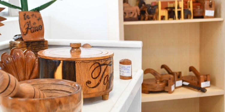 Realiza SSPT exposición itinerante de artesanías hechas en CEDES