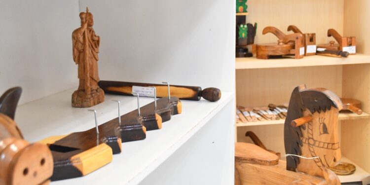 Realiza SSPT exposición itinerante de artesanías hechas en CEDES