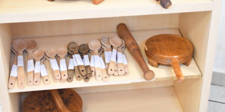 Realiza SSPT exposición itinerante de artesanías hechas en CEDES