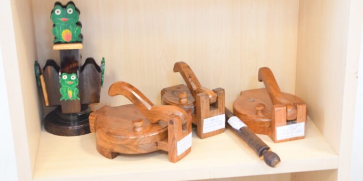 Realiza SSPT exposición itinerante de artesanías hechas en CEDES