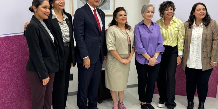 Se reúnen el gobernador y la presidenta del DIF Tamaulipas con Clara Brugada