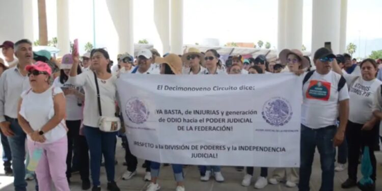 Marchan hacia el Congreso mas de 300 trabajadores del Poder Judicial