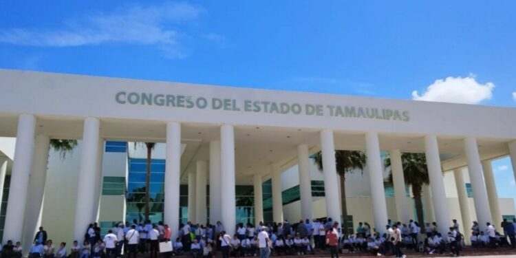 Marchan hacia el Congreso mas de 300 trabajadores del Poder Judicial