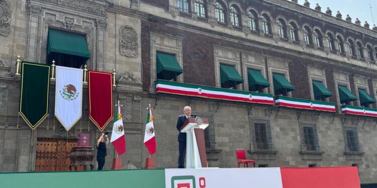 Asiste Américo Villarreal al sexto informe de gobierno del presidente López Obrador