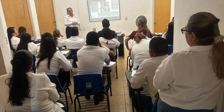 Capacitan a personal de DEMA para brindar pláticas contra adicciones a adolescentes en internamiento