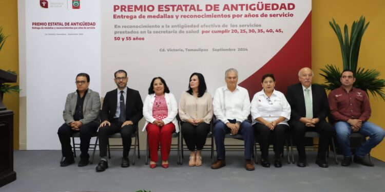 Entregan Premio Estatal de Antigüedad a 220 trabajadores de la salud