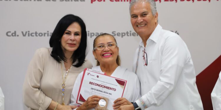 Entregan Premio Estatal de Antigüedad a 220 trabajadores de la salud