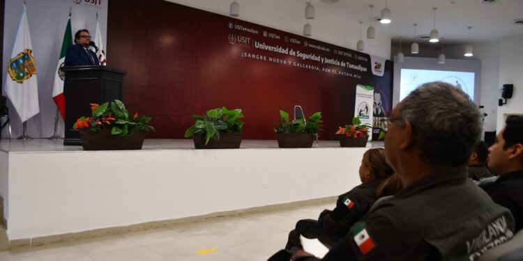 Recibe personal operativo de la SSPT conferencia de derechos humanos enfocada a migración