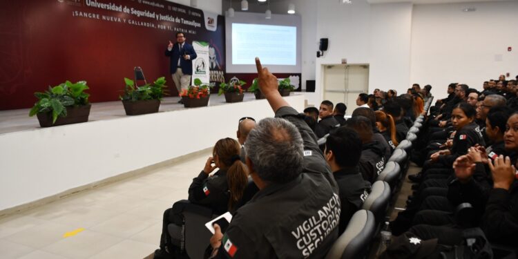 Recibe personal operativo de la SSPT conferencia de derechos humanos enfocada a migración