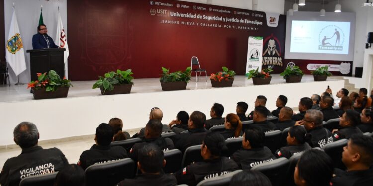 Recibe personal operativo de la SSPT conferencia de derechos humanos enfocada a migración