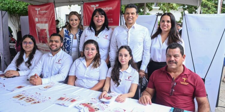 Facilitan Municipio, empresarios y STyP trabajo digno a mujeres