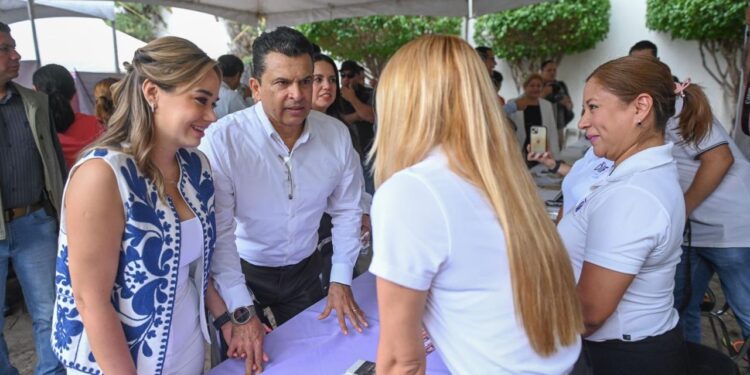 Facilitan Municipio, empresarios y STyP trabajo digno a mujeres