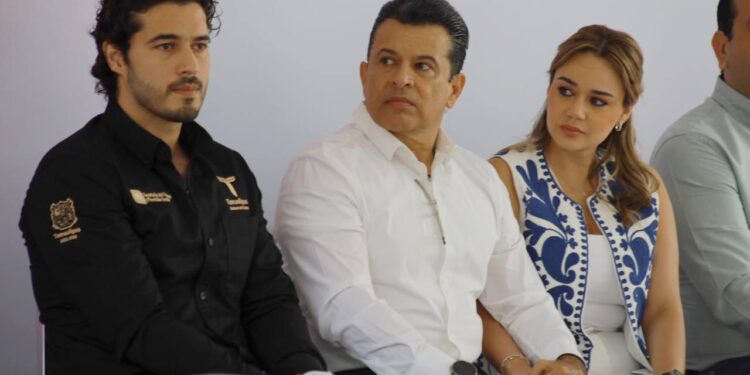 Facilitan Municipio, empresarios y STyP trabajo digno a mujeres