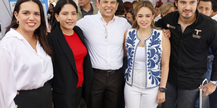 Facilitan Municipio, empresarios y STyP trabajo digno a mujeres