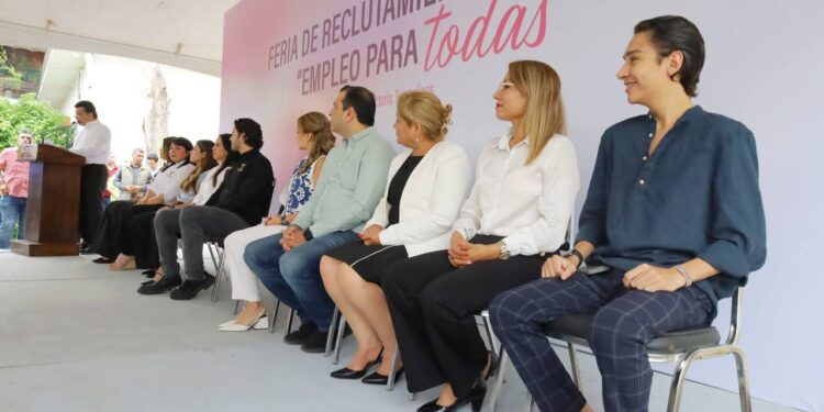 Facilitan Municipio, empresarios y STyP trabajo digno a mujeres