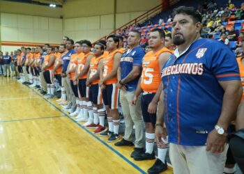 Presenta el rector a los Correcaminos UAT Liga Mayor de Futbol Americano