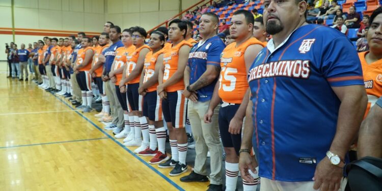 Presenta el rector a los Correcaminos UAT Liga Mayor de Futbol Americano