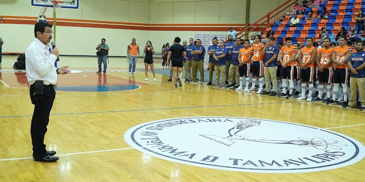 Presenta el rector a los Correcaminos UAT Liga Mayor de Futbol Americano